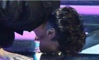 吃瓜亲吻的视频大全,吃瓜亲吻视频大全，揭秘明星幕后趣事