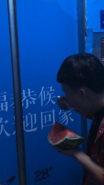 吃瓜群众相遇视频,吃瓜群众同框瞬间